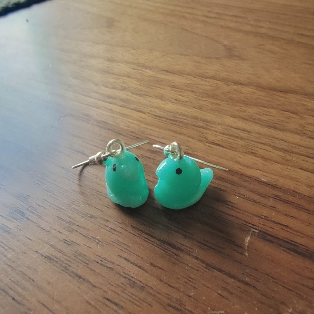 ✨️Brand new! Teal peeps dangle earings